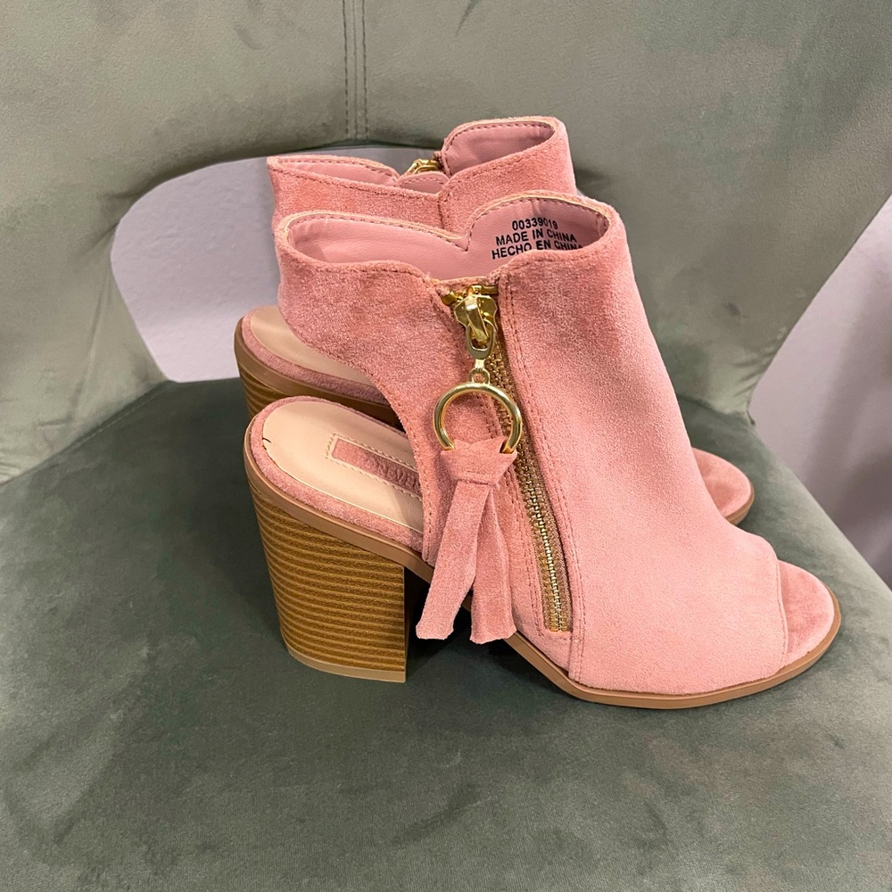 Women’s rose pink shoes Forever 21 size 6